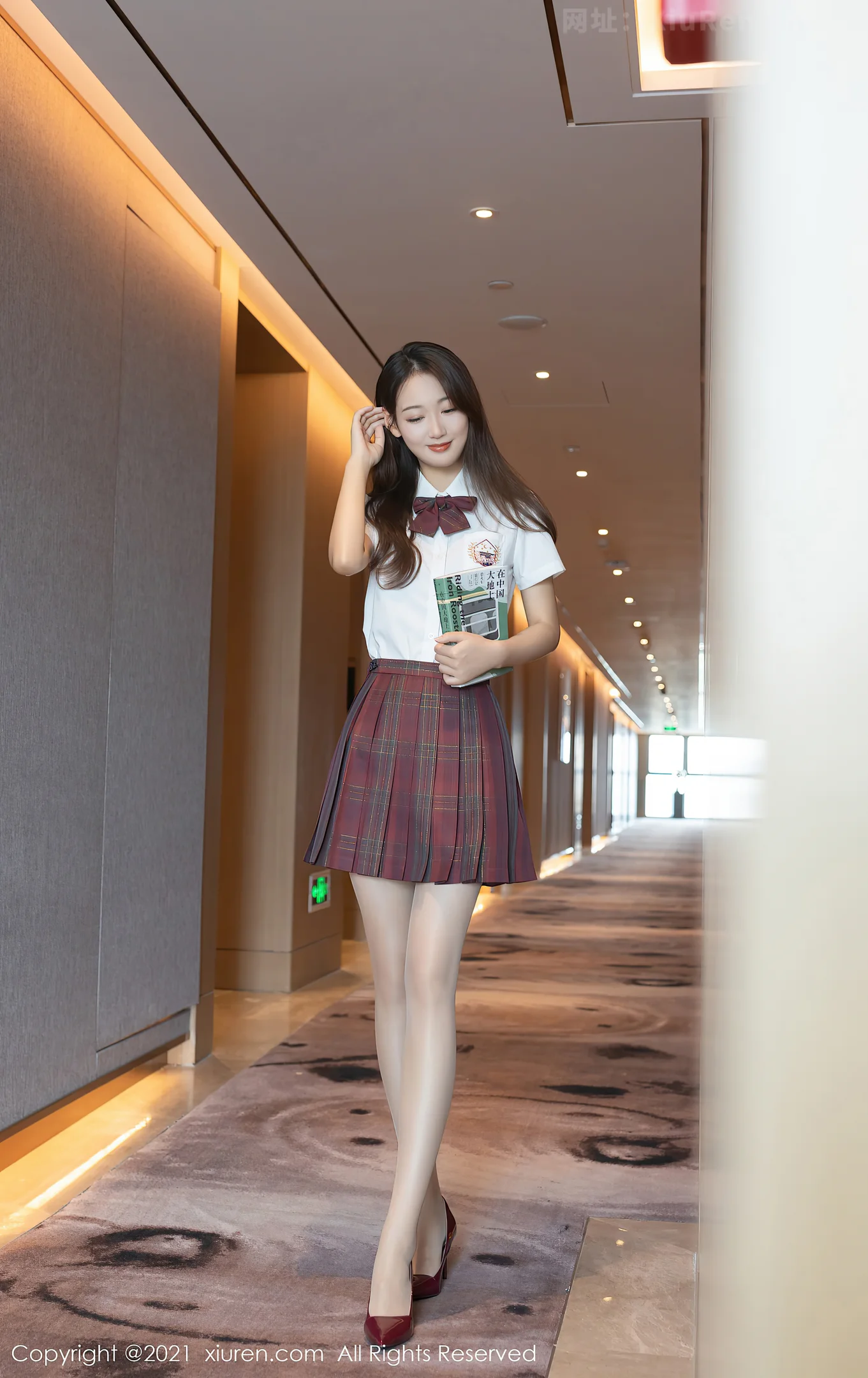 图片[6]-[XiuRen秀人网]VOL.3810 模特唐安琪清纯动人JK制服半脱露超薄肉丝裤袜迷人诱惑写真75P-秀人网官方网站